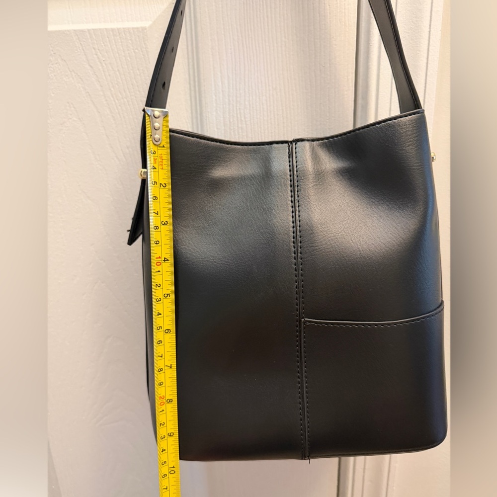 HUNDRED Japan Black Leather Bucket Shoulder Bag Gold Hardware Gancini Lock - Picture 10 of 11